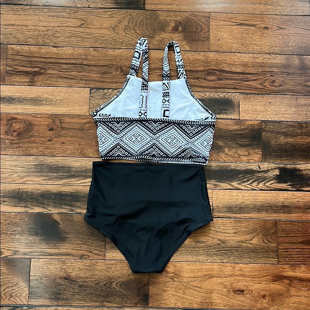 Geometric Print Bikini Set - Picture 4 of 7